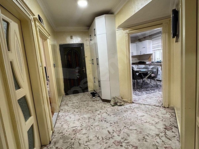 KARATAŞ MERKEZDE ANA CADDEYE YAKIN,GENİŞ,TEMİZ,SATILIK 3+1