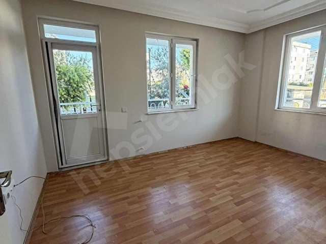 ÜNSAL MAHALLESİ KİRALIK YÜKSEK GİRİŞ KAT SİTE İÇİ 2+1 80m2 - Görsel 2