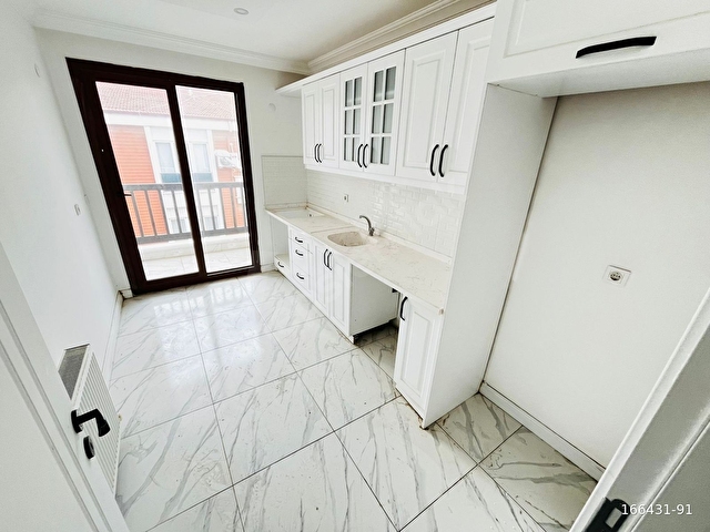 GÖMEÇ ÇARŞI MERKEZİNDE HARİKA KONUMDA ÖN CEPHE 2+1 DAİRE - Görsel 11