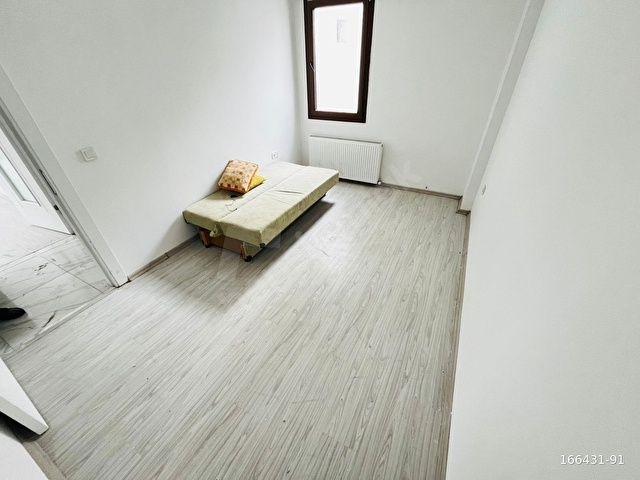 GÖMEÇ ÇARŞI MERKEZİNDE HARİKA KONUMDA ÖN CEPHE 2+1 DAİRE - Görsel 24