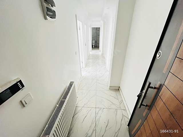 GÖMEÇ ÇARŞI MERKEZİNDE HARİKA KONUMDA ÖN CEPHE 2+1 DAİRE - Görsel 5