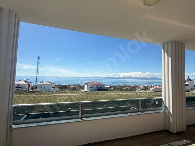 Van Gölüne Nazır: Kesintisiz Göl Manzaralı Lüks Villa - Görsel 6