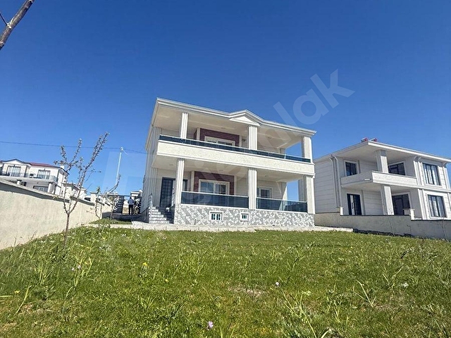 Van Gölüne Nazır: Kesintisiz Göl Manzaralı Lüks Villa - Görsel 2