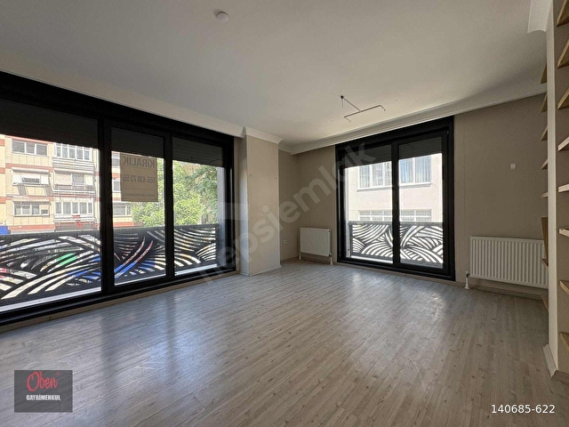 Emin Alipaşa Caddesinde Marmaray Sahile yakın 2+1 75 m² net - Görsel 2
