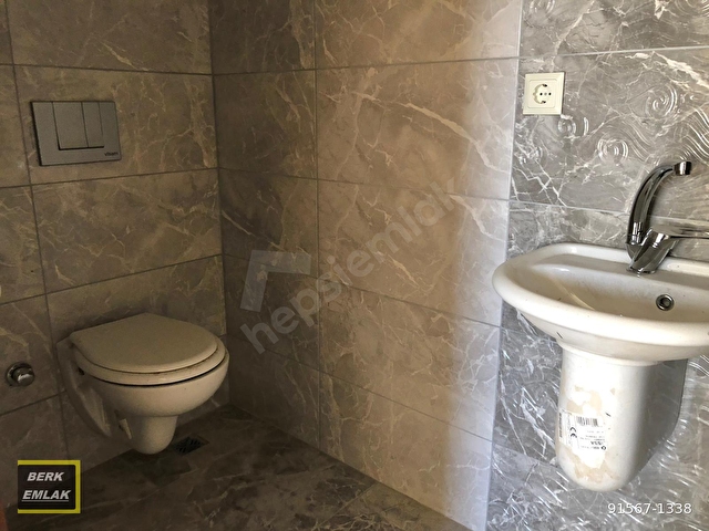 BERK EMLAKTAN AYRANCILARDA  HAVUZLU GÜVENLİ SİTEDE KİRALIK DAİRE - Görsel 4