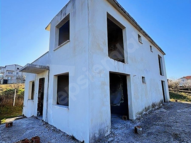NAİPLİ MAH.DE KABASI BİTİK DURUMDA 685M2 SATILIK ARSA - Görsel 2