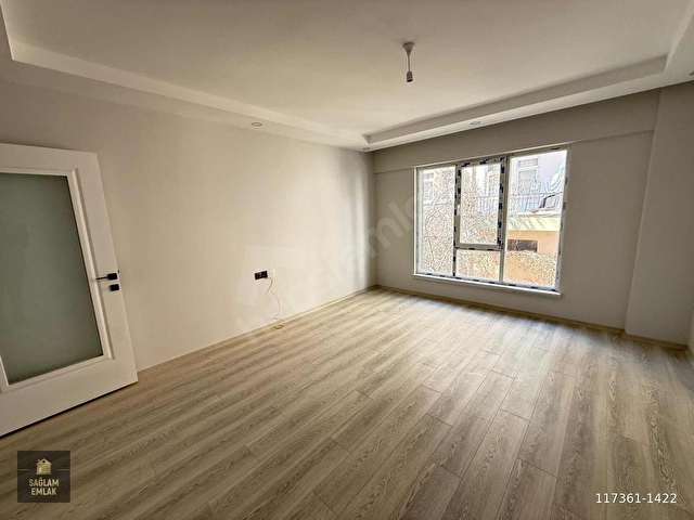 CUMHURİYET MAHALLESİNDE HARİKA KONUMDA ARAKAT 2+1 DAİRE - Görsel 3