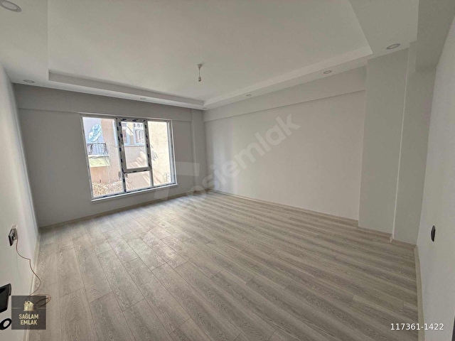 CUMHURİYET MAHALLESİNDE HARİKA KONUMDA ARAKAT 2+1 DAİRE - Görsel 2