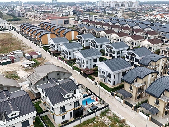ANTALYA SERİK BELEKTE SATILIK LÜKS 5+1 TRİPLEKS VİLLA - Görsel 10