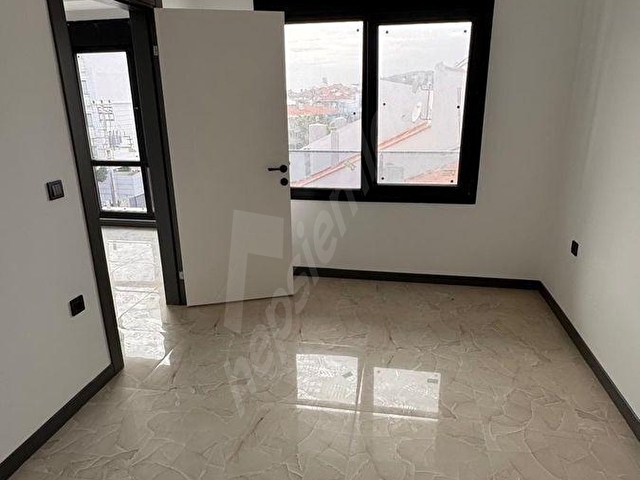 AYVALIK SARIMSAKLIDA ÖNÜ AÇIK LÜX SATILIK 1+1 DAİRE - Görsel 2