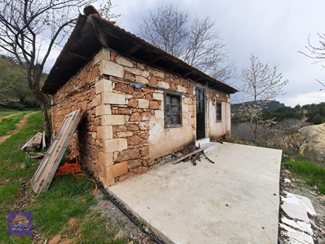 Çameli, Cevizli de 1 546 m2 Taş köy evi ve Müstakil Arsa Acil  Satılık