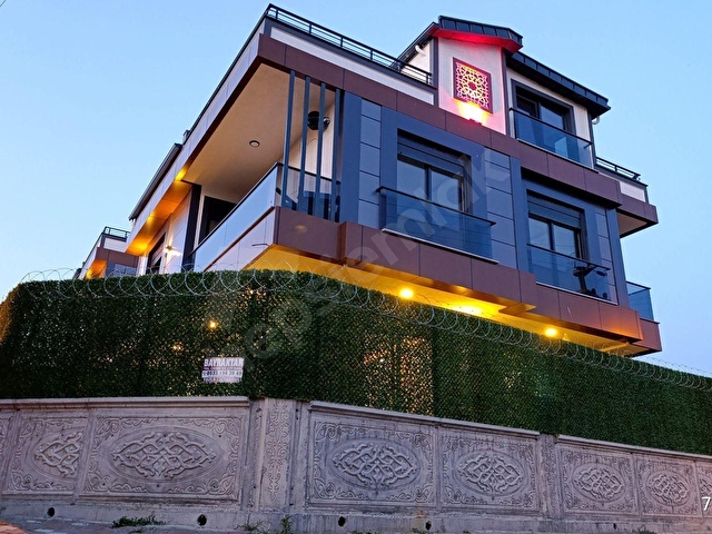 KOCAELİ BAYRAMOĞLU BALYANOZ KOYUNDA SATILIK UTRA LÜX HAVUZLU VİLLA