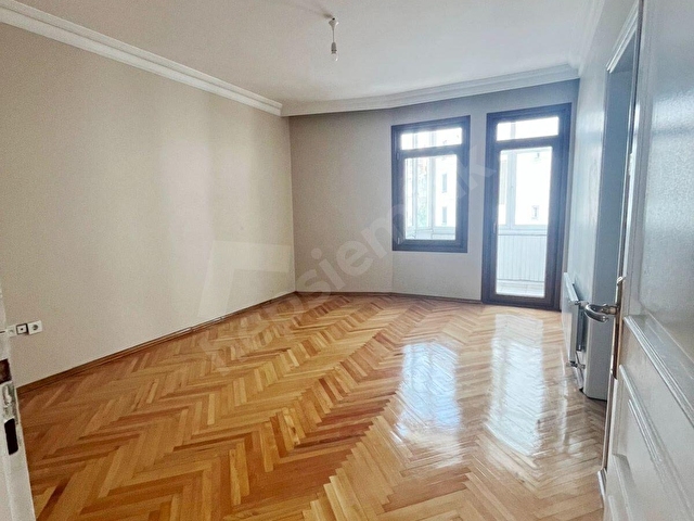 EROĞUL GYMDEN BATI MAH. N.TEVFİK SOK. DENİZ MANZARALI 3+1 - 145m2  E.BANYOLU - Görsel 11