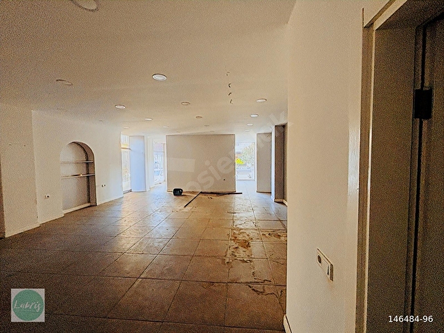 LABRİSTEN ÇAMLI SOKAKTA 120+120 m² GENİŞ KİRALIK DÜKKAN - Görsel 18