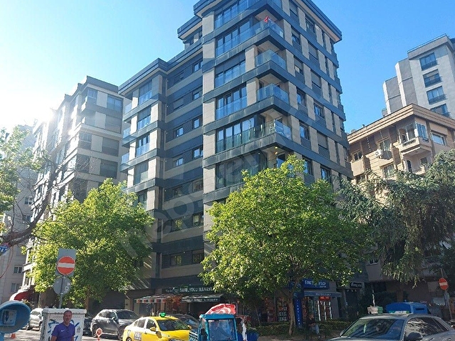Caddebostan sahil lokasyon yeni bina 3+1 balkonlu boş daire