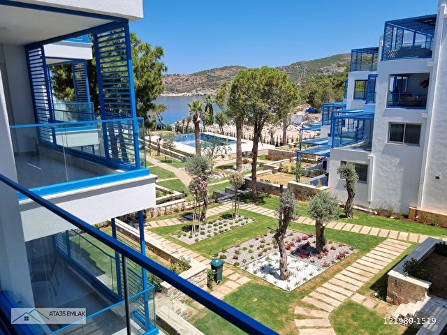 ATA 35 EMLAK  FOÇA PORT DA DENİZ MANZARALI SIFIR DAİRE