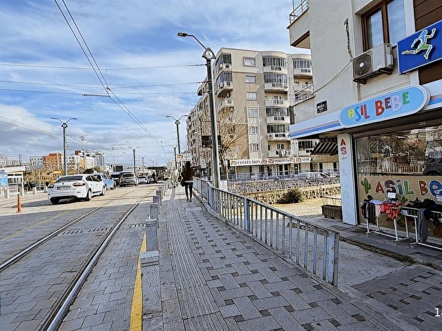 ATAŞEHİRDE ARAKAT DOĞALGAZLI TRAMVAY VE İZBAN KARŞISI 3+1
