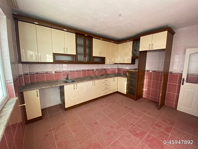 Hastane ve cezaevine yürüme mesafesinde kiralık 3+1 daire - Görsel 2