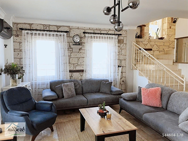 Alaçatı Çarşıya Yakın Nilberkden Müstakil Havuzlu Kiralık Villa - Görsel 12