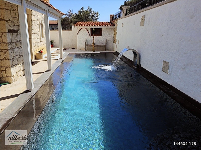 Alaçatı Çarşıya Yakın Nilberkden Müstakil Havuzlu Kiralık Villa - Görsel 2