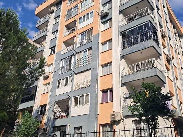 Evka5  merkezi yerde pazar üstü tadilatlı dogalgazlı boş ev taşınmaya hazır boyası da yeni yapıldı