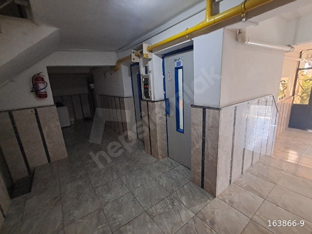 Evka5  merkezi yerde pazar üstü tadilatlı dogalgazlı boş ev taşınmaya hazır boyası da yeni yapıldı - Görsel 3