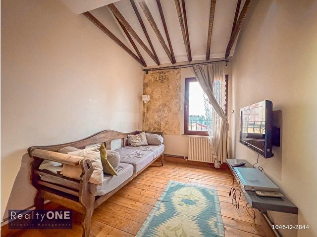 Beyoğlu Galatada 2+1 Kiralık Daire Tarihi Binada Eşyalı