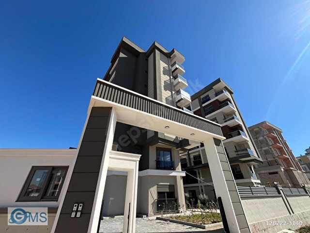 IKEAya 1 Km | Havuzlu Site İçerisinde Sıfır İskanlı Daire - Görsel 2