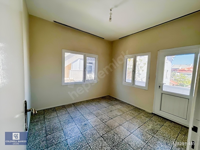 Urla Atatürk Mahallesi Güneş Sitesinde Kiralık 3+1 - Görsel 23