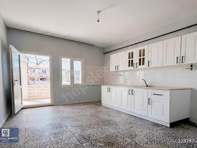 Urla Atatürk Mahallesi Güneş Sitesinde Kiralık 3+1