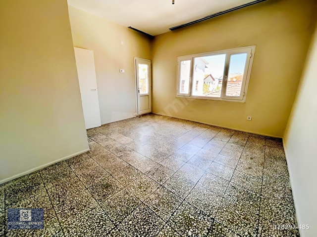 Urla Atatürk Mahallesi Güneş Sitesinde Kiralık 3+1 - Görsel 19