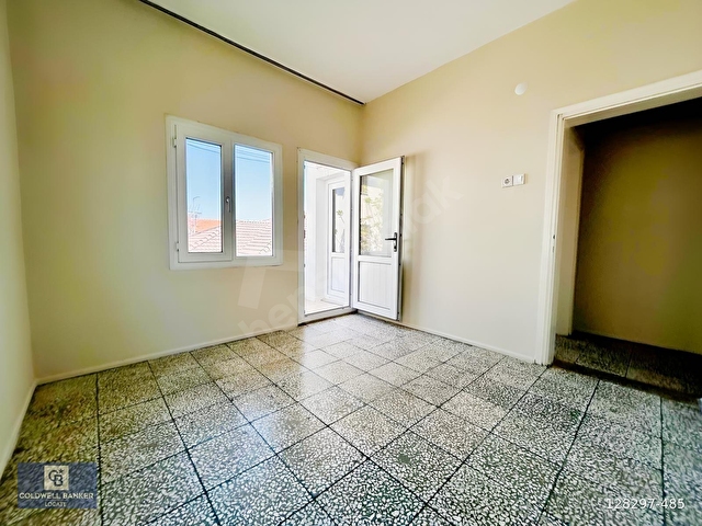 Urla Atatürk Mahallesi Güneş Sitesinde Kiralık 3+1 - Görsel 6