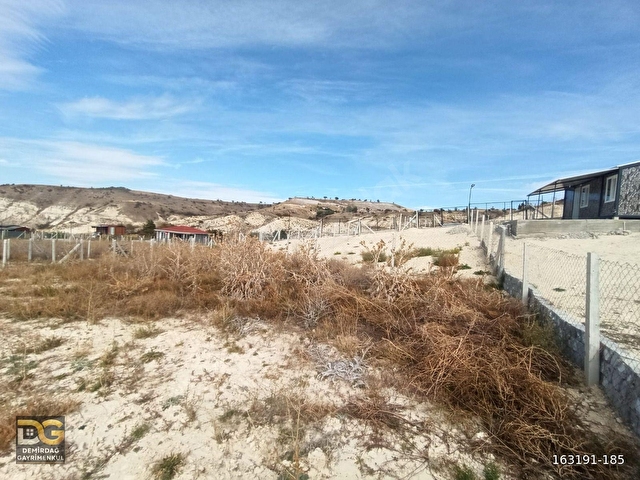 BAĞLUMDA 300M2 HOBİ BAHÇESİ TELLE ÇEVRİLİ ELEKTRİK ,SU VAR