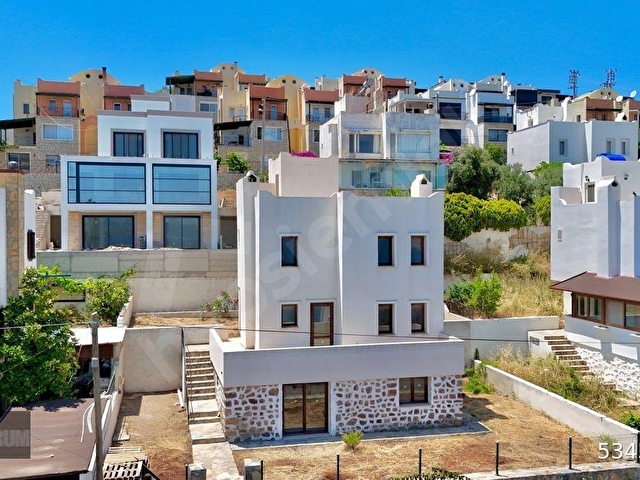 Akyarlar’da Denize Sadece 200 metre Mesafede Harika Manzaralı 350 m2 Arsa İçerisinde Müstakil Villa - Görsel 3