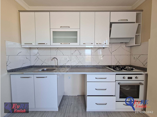 EvRE Emlaktan Gömeçte Ebeveyn Banyolu 3+1 Kiralık 4 Cephe Daire - Görsel 14