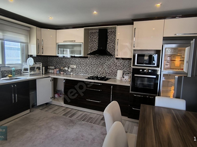GUVENLİKLİ SİTE İCİNDE DENİZ MANZARALI MASRAFSIZ DAİRE - Görsel 2