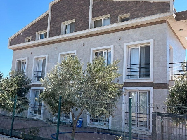 İZMİR URLA GÜLBAHÇEDE yatırıma uygun KİRA GETİRİSİ YÜKSEK 15 odalı KOMPLE BİNE
