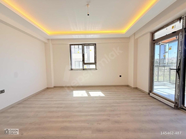 ÖZGÜNDEN 71 EVLER MAHALLESİ MÜKEMMEL KONUMDA 3+1 DAİRE - Görsel 10