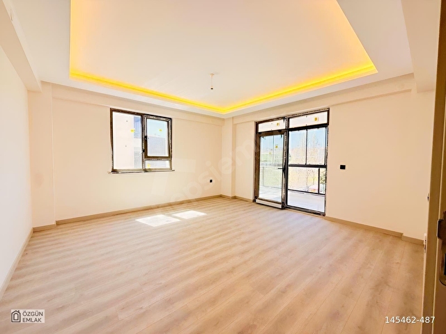 ÖZGÜNDEN 71 EVLER MAHALLESİ MÜKEMMEL KONUMDA 3+1 DAİRE - Görsel 3