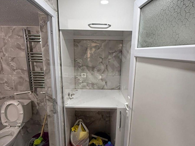 BAHÇELİEVLER MAHALLESİNDE İÇİ KOMPLE YENİLENMŞ ARA KAT 2+1 DAİRE - Görsel 13