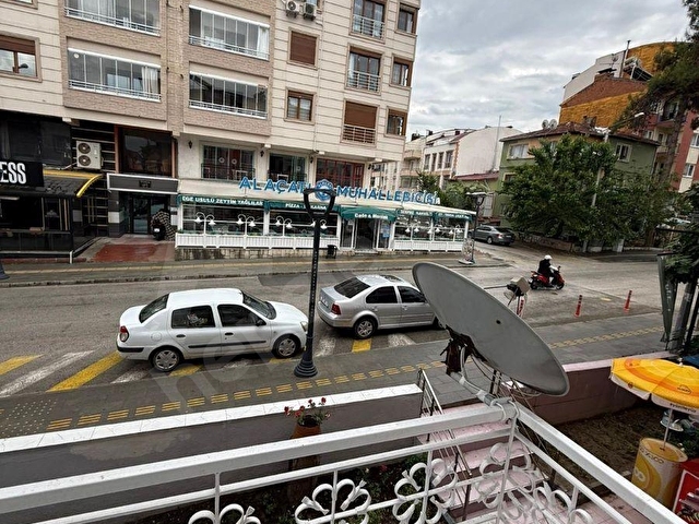 BAHÇELİEVLER MAHALLESİNDE İÇİ KOMPLE YENİLENMŞ ARA KAT 2+1 DAİRE - Görsel 17