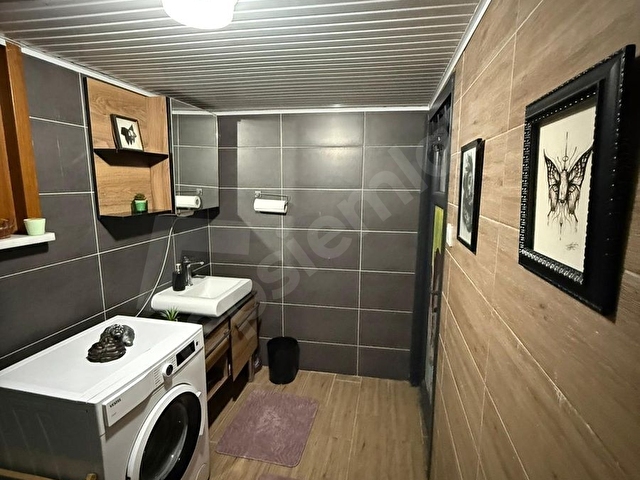 KAVACIK MERKEZ DE FULL EŞYALI BAHÇE KULLANIMLI 2+1 NET 75M2 - Görsel 15