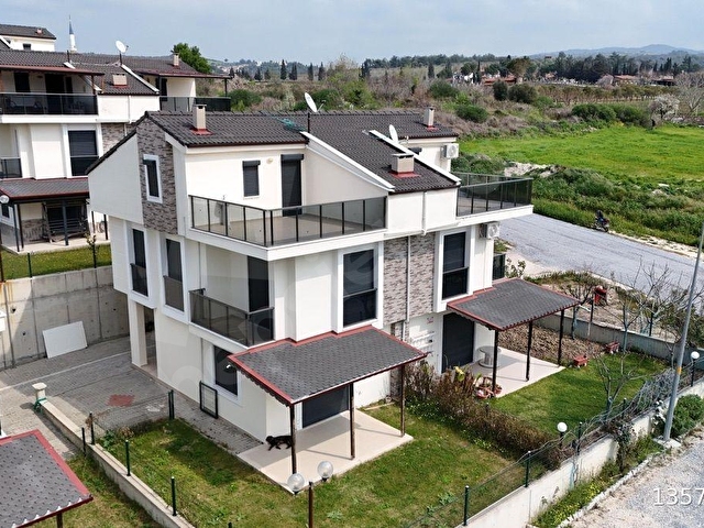 Kuşadası nda 4+1 Havuzlu Ferah satılık
