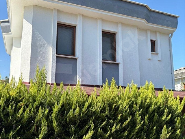 AYVALIK SAHİLKENTTE DENİZE 50 MT.MESAFEDE SATILIK BAHÇELİ VİLLA - Görsel 2