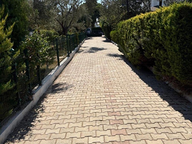 AYVALIK SAHİLKENTTE DENİZE 50 MT.MESAFEDE SATILIK BAHÇELİ VİLLA - Görsel 4
