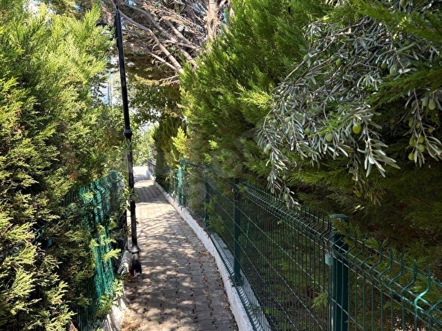 AYVALIK SAHİLKENTTE DENİZE 50 MT.MESAFEDE SATILIK BAHÇELİ VİLLA - Görsel 3