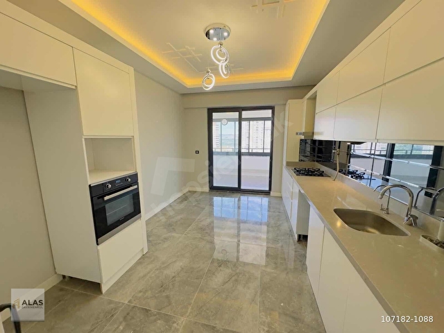 BEŞTEPEDE ANAYOL ÜZERİ CAM BALKON+AVİZE+KOMBİ+SİTE İÇİ LÜX 3+1