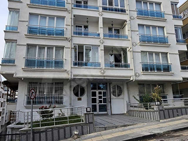TOPCU MAH.DE 2+1 Y.GİRİŞ YENİ BİNA GUNEY BATI GENİŞ DAİRE