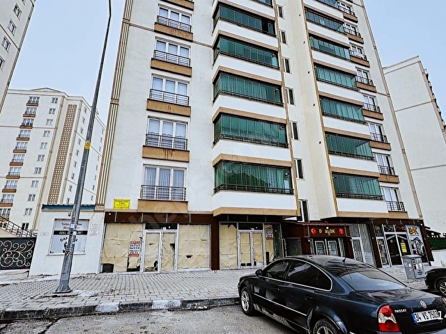 PİRAMİT GMden YILDIZKENT İSTİNYE SİTESİ ALTI SATILIK İŞ YERİ