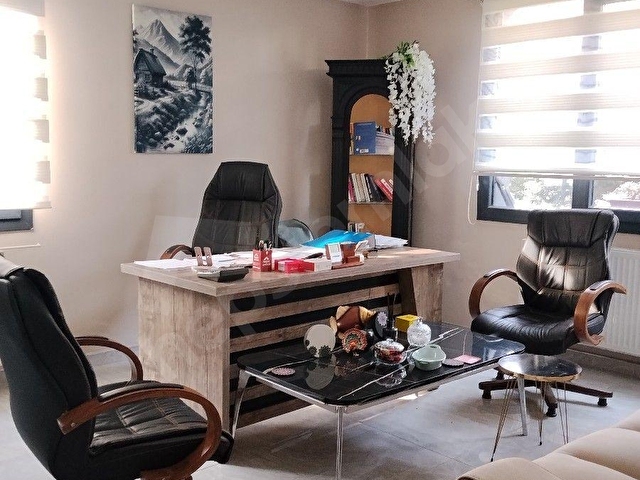 BAHÇELİ EVLER MAHALLESİNDE BUTİK OFİS. BAHÇE KATI.